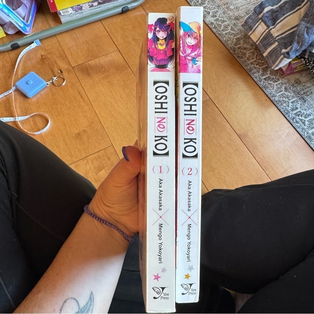 Oshi no Ko Manga Volumes 1 and 2 - Picture 2 of 4
